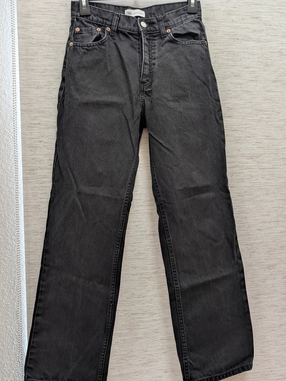 Zara Relaxed Straight-Leg Jeans